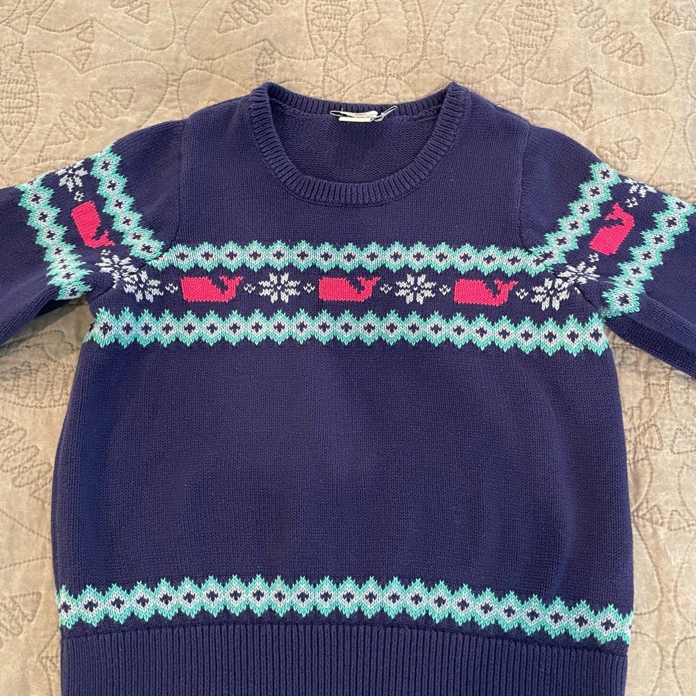 Good used condition Vineyard Vines Girls crewneck sweater size medium.